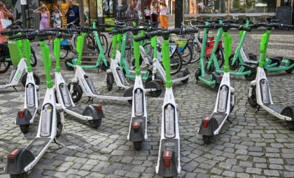 Un cunoscut oraș turistic european interzice trotinetele electrice din cauza „haosului” de pe trotuare