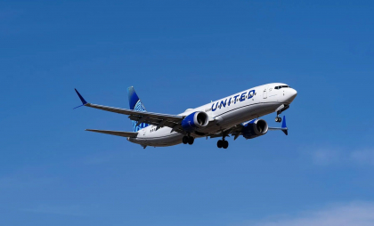 Suspiciuni că un avion ce zbura deasupra SUA a fost lovit de un obiect ce provine din spațiu
