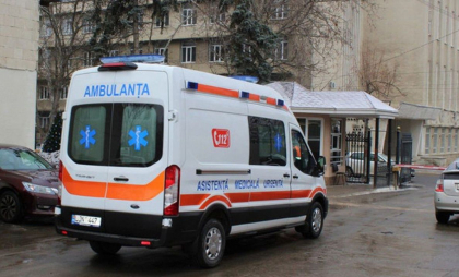 Medicii de pe ambulanțe au intervenit la 42 de accidente, în urma cărora au avut de suferit 50 de persoane, săptămâna trecută. Câți oameni au avut nevoie de ajutor în urma întoxicațiilor. Datele CNAMUP