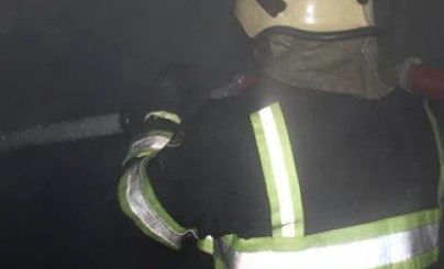 Un bărbat a sărit de pe geam de la etajul 5 după ce apartamentul lui a luat foc, la Bălți. Pompierii au evacuat 20 de persoane. Cum s-a întâmplat totul