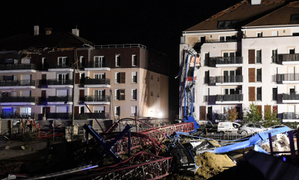 Tornadă violentă lângă Paris: un om a murit, alți patru sunt răniți grav. Mai multe macarale prăbușite peste case - VIDEO