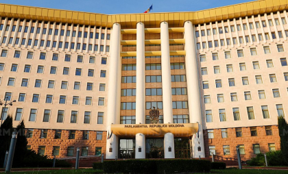 Deputații aleși se întrunesc astăzi în prima ședință a noului Parlament 