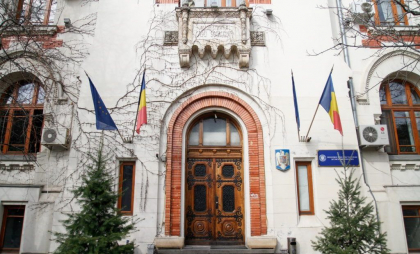 MEC retrage gradele didactice unui director din capitală și șefului Direcției Generale Învățământ din UTA Găgăuzia. Ce au făcut