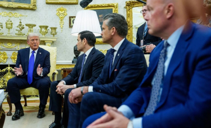 Donald Trump lovește cu sancțiuni cele mai mari două companii petroliere din Rusia și anulează summitul cu Vladimir Putin, într-o schimbare bruscă de direcție