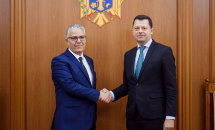 Dialog diplomatic între Sergiu Mihov și ambasadorul Sami Nagga: Republica Moldova și Tunisia explorează noi oportunități de cooperare în domeniile economic, educațional și cultural