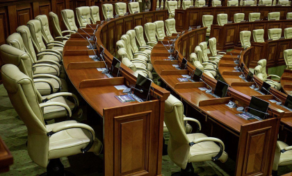 Vârsta medie a deputaților din Parlamentul nou-ales este de 48 de ani. Câți ani are cel mai tânăr deputat și care este vârsta celui mai în vârstă - FOTO Vârsta medie a deputaților din Parlamentul nou-ales este de 48 de ani. Câți ani are cel mai tânăr deputat și care este vârsta celui mai în vârstă - FOTO