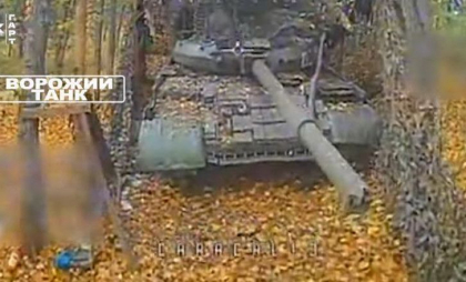 Momentul în care gărzile de frontieră ucrainene distrug două tancuri rusești lângă Vovchansk. „Le-am transformat în fiare vechi” - VIDEO Momentul în care gărzile de frontieră ucrainene distrug două tancuri rusești lângă Vovchansk. „Le-am transformat în fiare vechi” - VIDEO