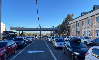 Trafic intens la punctele de trecere a frontierei Leușeni și Sculeni, pe sensul de ieșire din Republica Moldova - FOTO Trafic intens la punctele de trecere a frontierei Leușeni și Sculeni, pe sensul de ieșire din Republica Moldova - FOTO