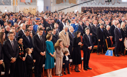 Președintele Maia Sandu a participat la București la slujba de sfințire a picturii Catedralei Naționale - FOTO
 Președintele Maia Sandu a participat la București la slujba de sfințire a picturii Catedralei Naționale - FOTO