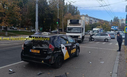 Accident cu patru autoturisme implicate, pe o stradă din capitală. Ce spune poliția - FOTO Accident cu patru autoturisme implicate, pe o stradă din capitală. Ce spune poliția - FOTO