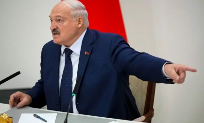 Lukașenko acuză Occidentul de război hibrid și spune că Lituania „a venit cu o scuză absurdă” pentru închiderea frontierei Lukașenko acuză Occidentul de război hibrid și spune că Lituania „a venit cu o scuză absurdă” pentru închiderea frontierei