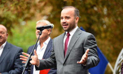 Președintele raionului Rîșcani, Vladimir Mizdrenco, reținut pentru implicarea în pregătirea dezordinilor în masă, plasat în arest preventiv pentru 30 de zile Președintele raionului Rîșcani, Vladimir Mizdrenco, reținut pentru implicarea în pregătirea dezordinilor în masă, plasat în arest preventiv pentru 30 de zile