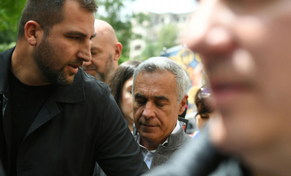 Călin Georgescu rămâne sub control judiciar, pentru încă 60 de zile
 Călin Georgescu rămâne sub control judiciar, pentru încă 60 de zile