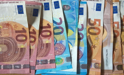 Curs valutar BNM pentru 4 noiembrie. Cât costă un euro și un dolar - FOTO
Curs valutar BNM pentru 4 noiembrie. Cât costă un euro și un dolar - FOTO