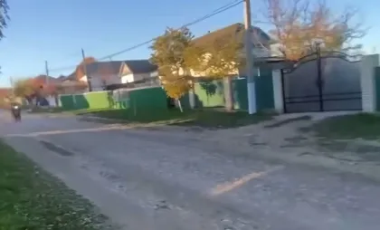 Un adolescent de 16 ani, sancționat după ce a fost filmat conducând agresiv o motocicletă în Drochia - VIDEO