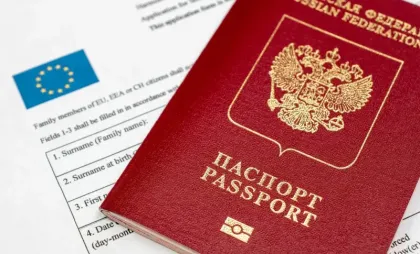 Pașaport rusesc și formular de viză Schengen Pașaport rusesc și formular de viză Schengen