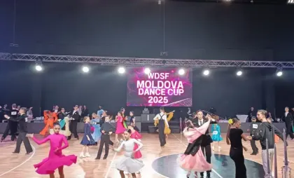 Dansatorii moldoveni