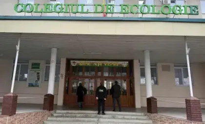 Percheziții la USM și un colegiu din capitală într-un dosar de corupere și trafic de influență. Șapte persoane vizate, printre care un decan de la USM și directorul colegiului