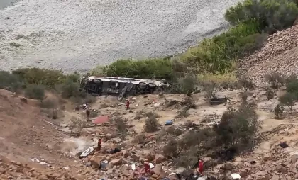 Autocar răsturnat Autocar răsturnat