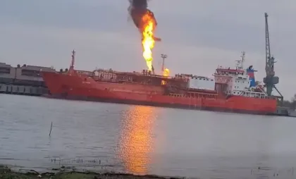 O dronă a lovit o navă cu GPL