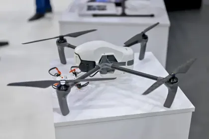 Dronă produsă de Rusia, expusă la cel de-al 26-lea Forum Economic Internațional de la Sankt Petersburg, pe 14 iunie 2023
