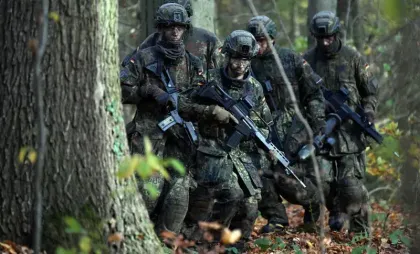 Recruți în timpul antrenamentului de luptă, în Germania