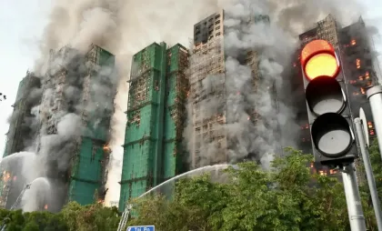 Incendiul uriaş din Hong Kong Incendiul uriaş din Hong Kong