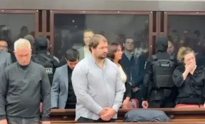 Opt oameni condamnați la închisoare pe viață în Rusia pentru atacul asupra podului Kerci Opt oameni condamnați la închisoare pe viață în Rusia pentru atacul asupra podului Kerci