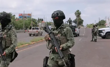 Soldați ai armatei mexicane în statul Sinaloa din Mexic