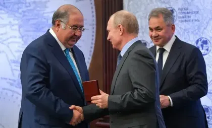 Aliser Usmanov alaturi de Vladimir Putin si Serghei Soigu Aliser Usmanov alaturi de Vladimir Putin si Serghei Soigu
