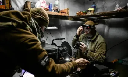 Operatori de drone ucraineni, pe linia frontului Operatori de drone ucraineni, pe linia frontului