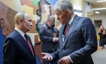 Vladimir Putin și DMitri Peskov