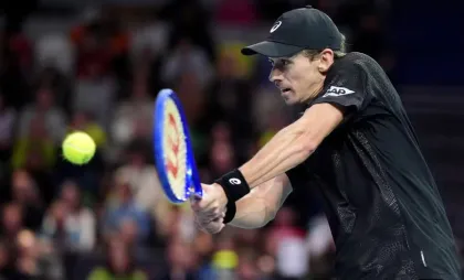 De Minaur, în timpul turneului demonstrativ Ultimate Tennis Showdown