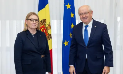 Prim-ministrul Alexandru Munteanu și Șefa interimară a Misiunii OSCE, Izabela Sylwia Hartmann Prim-ministrul Alexandru Munteanu și Șefa interimară a Misiunii OSCE, Izabela Sylwia Hartmann