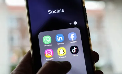 Aplicații ale rețelelor sociale pe telefonul mobil