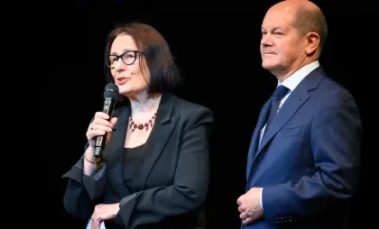 Irina Șerbakova, alături de fostul cancelar german Olaf Scholz