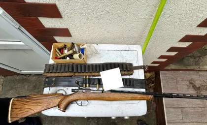 Arma ridicată în urma perchezițiilor Arma ridicată în urma perchezițiilor