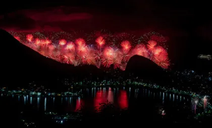 Revelionul pe plaja Copacabana din Rio de Janeiro 