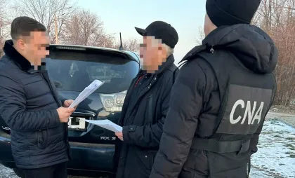 Persoane reținute într-un dosar de trafic de influență privind favorizarea promovării examenului auto