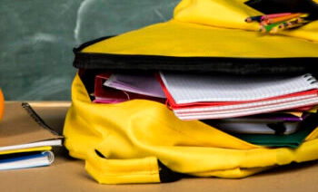 Ghiozdan cu cărți Ghiozdan cu cărți