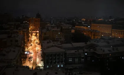 Stradă din Kiev în timpul unui atac rusesc Stradă din Kiev în timpul unui atac rusesc