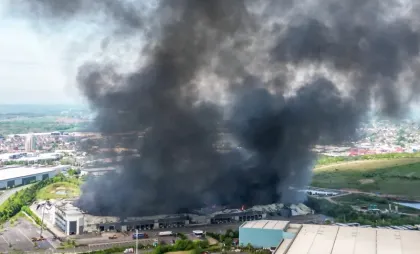 Incendiu uriaș la Orbital Business Park din Cannock