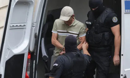 Alexandru Bălan este adus de către jandarmi la Curtea de Apel București  