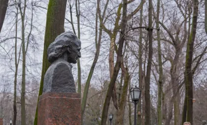 Bustul lui Grigore Vieru