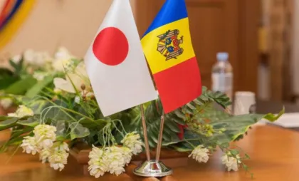 Drapelele Japoniei și Moldovei
