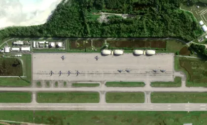 Bombardiere strategice B-2 pe insula Diego Garcia Bombardiere strategice B-2 pe insula Diego Garcia