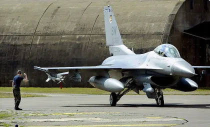 Un F-16 al Forțelor Aeriene Turce s-a prăbușit lângă o autostradă