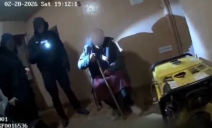 Tentativă inedită de trecere ilegală a frontierei: un bărbat de 30 de ani a încercat să părăsească Ucraina deghizat în femeie de 71 de ani - VIDEO