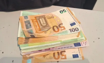 Bani nedeclarați pe Aeroportul Chișinău Bani nedeclarați pe Aeroportul Chișinău