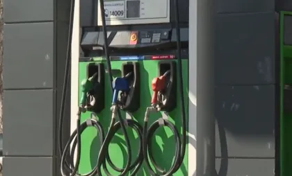 „- Plin, dacă se poate? - Nu”: Șoferii se confruntă cu limitări la motorină, iar ANRE analizează situația în timp ce autoritățile promit stocuri suficiente pentru 15 zile - VIDEO